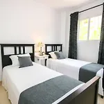 Lovely 2 Bedroom Near Golf Lagos Elviria Lägenhet Marbella