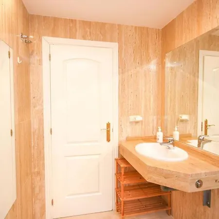 Lovely 2 Bedroom Near Golf Lagos Elviria アパート