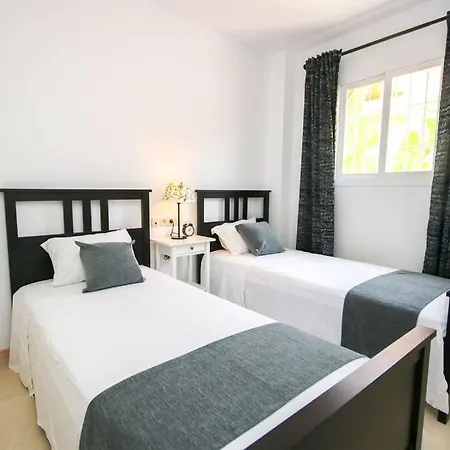 Lovely 2 Bedroom Near Golf Lagos Elviria Lägenhet Marbella